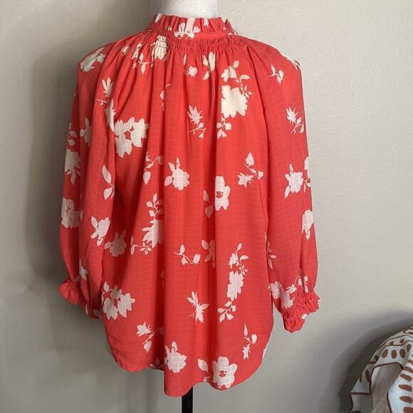 Collective Concepts Woman’s Pink floral blouse  tie front Size S. See Video - Picture 3 of 9